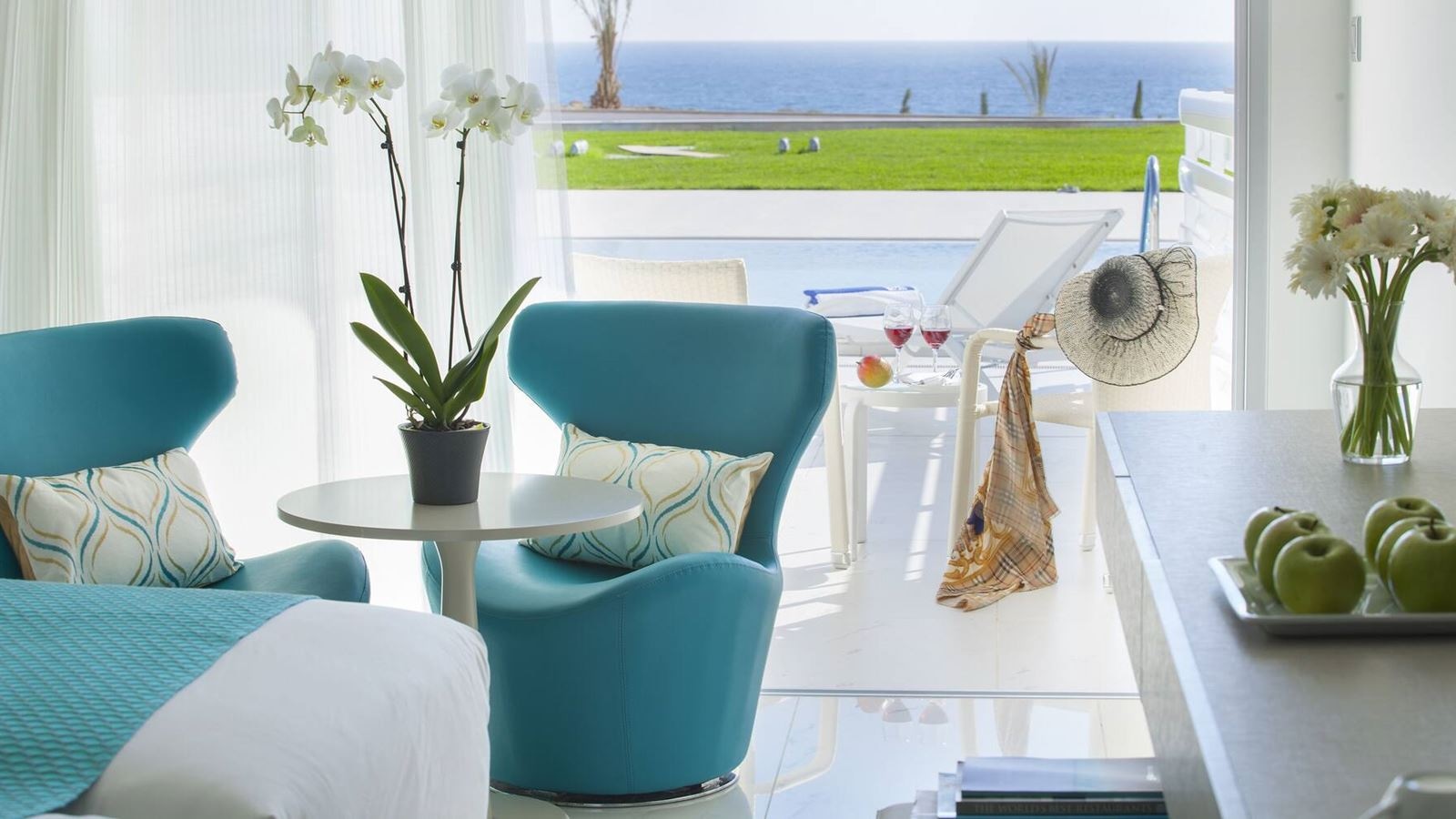 rooms-superior-room-seaview-swimuppoolterrace