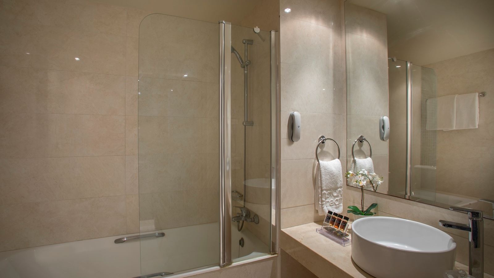 rooms-standard-room-balcony