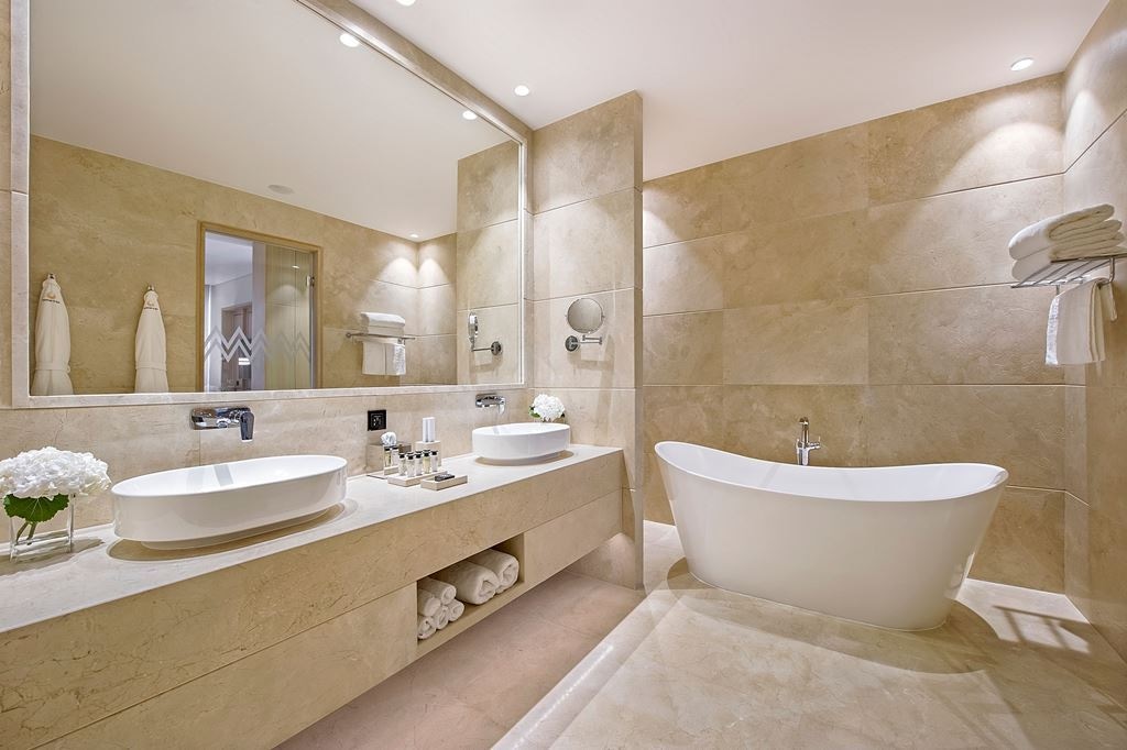 rooms-1-bedroom-suite-balcony-or-terrace