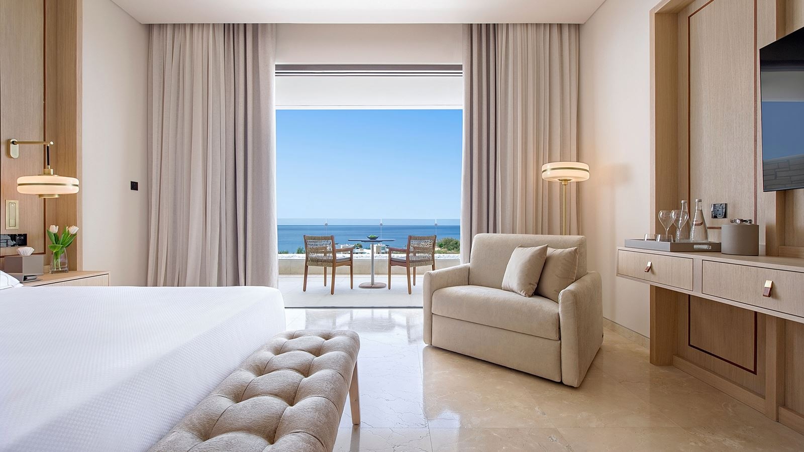 rooms-2-bedroom-suite-balcony-or-terrace