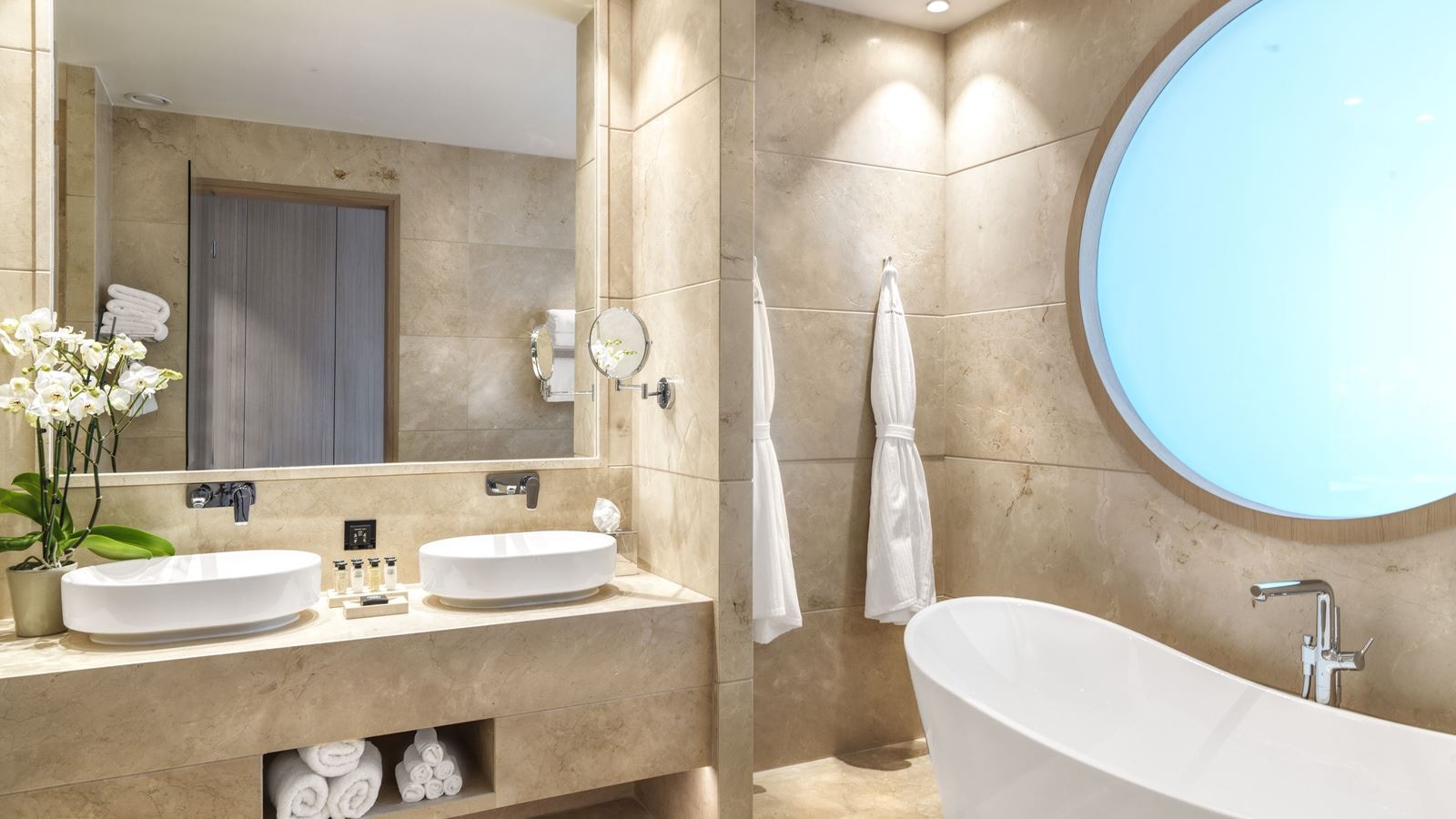 rooms-deluxe-room-balcony-or-terrace