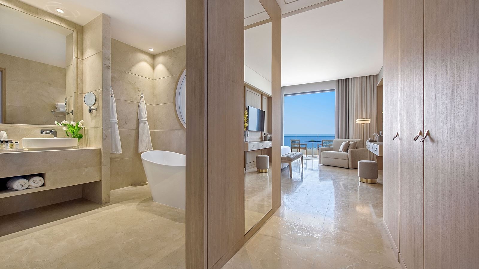 rooms-room-panoramaview-balcony-or-terrace