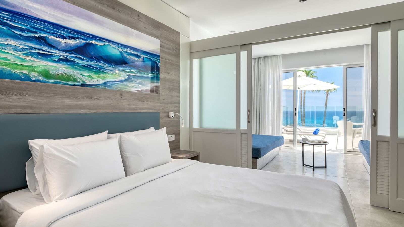 rooms-double-standard-familyroom-seaview-balcony-or-terrace