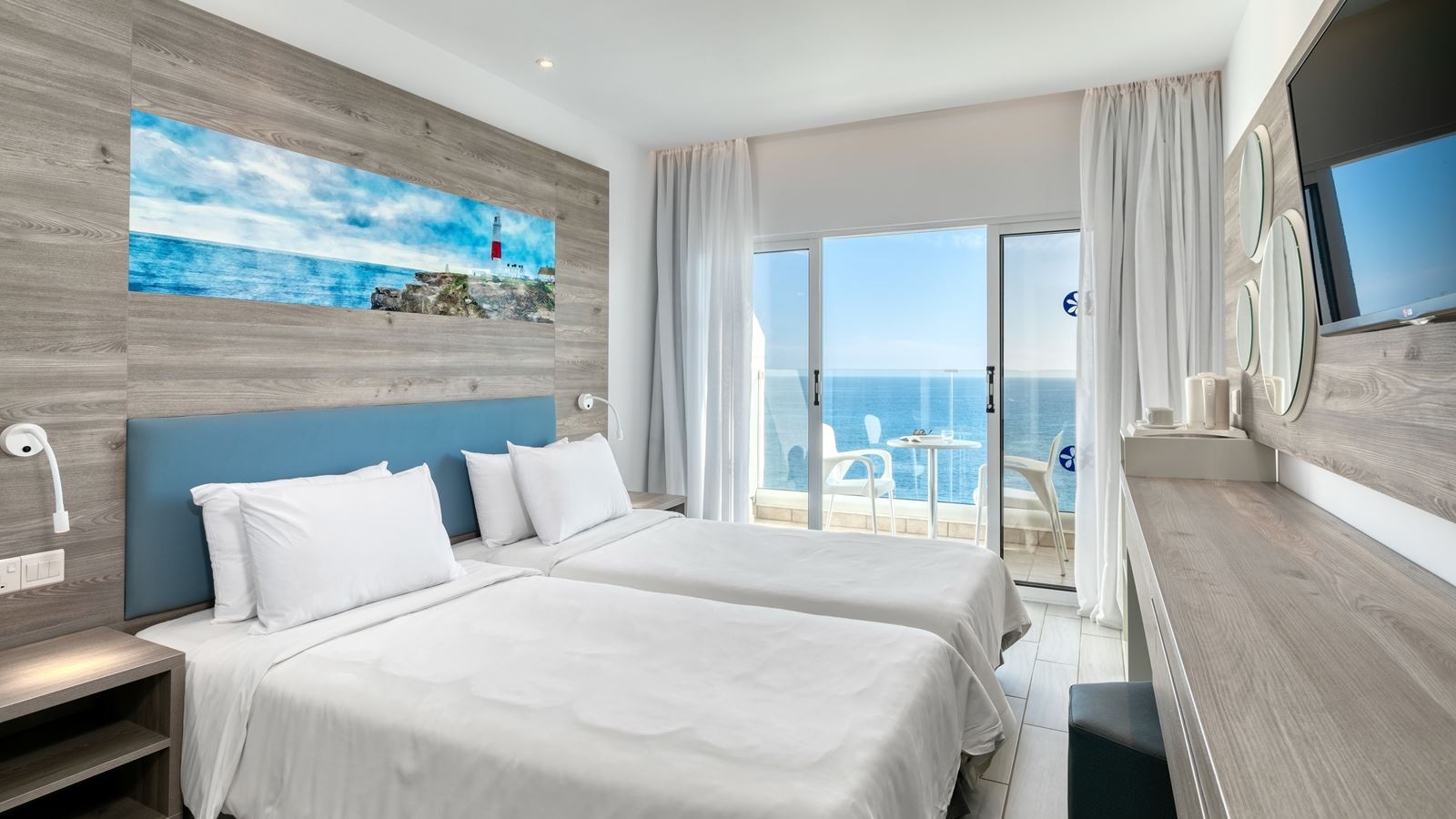 rooms-standard-room-seaview-balcony