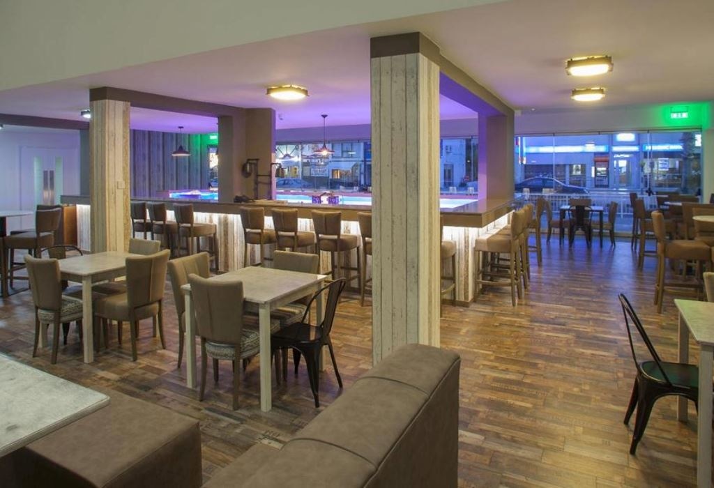 restaurants-lounge-food-n-bar-harleys