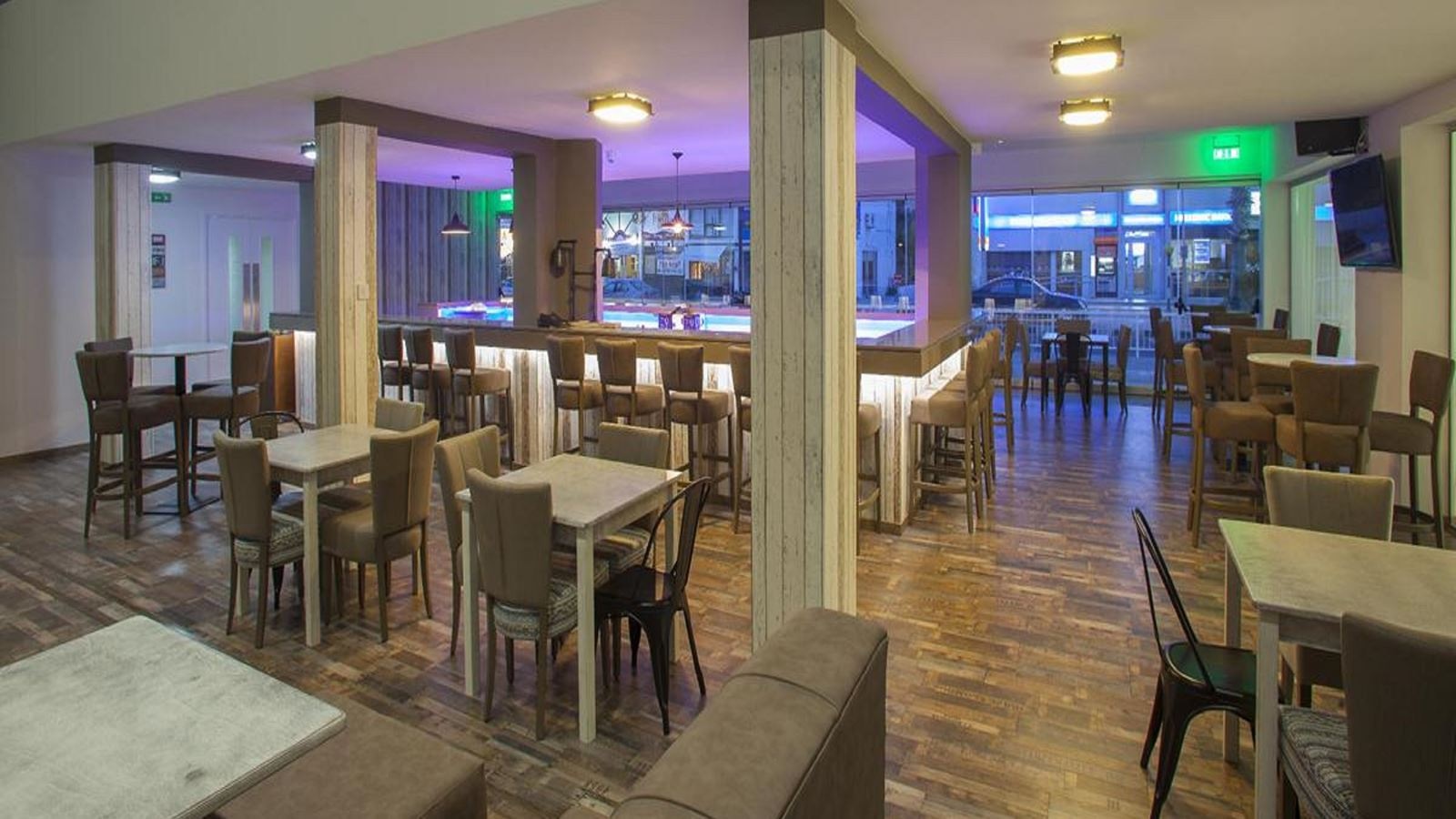 bars-lounge-food-n-bar-harleys