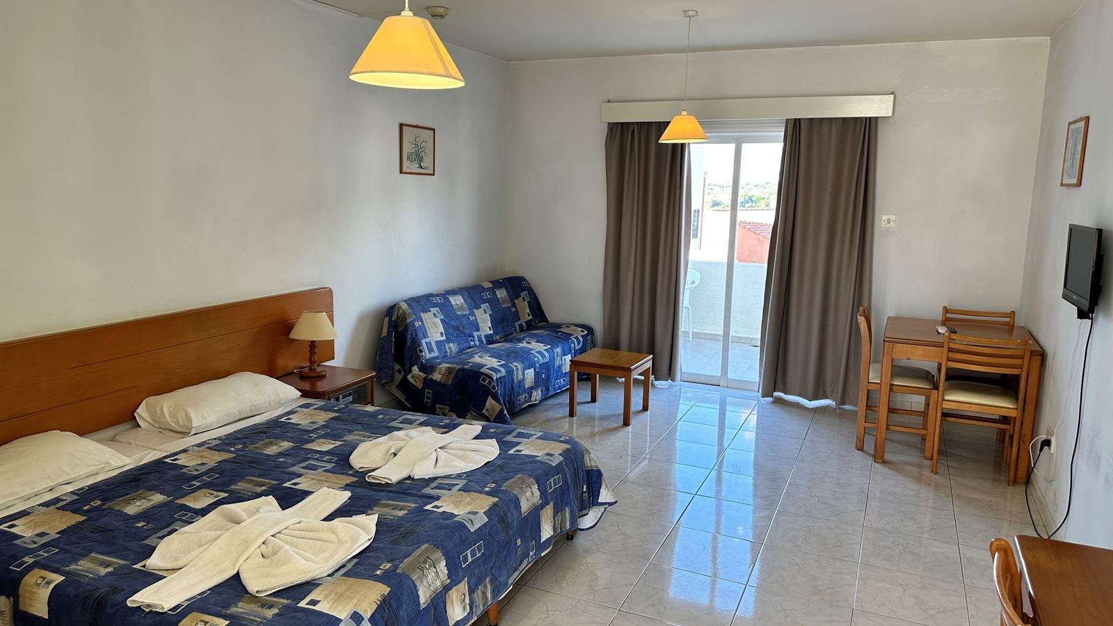 rooms-standard-studio-balcony