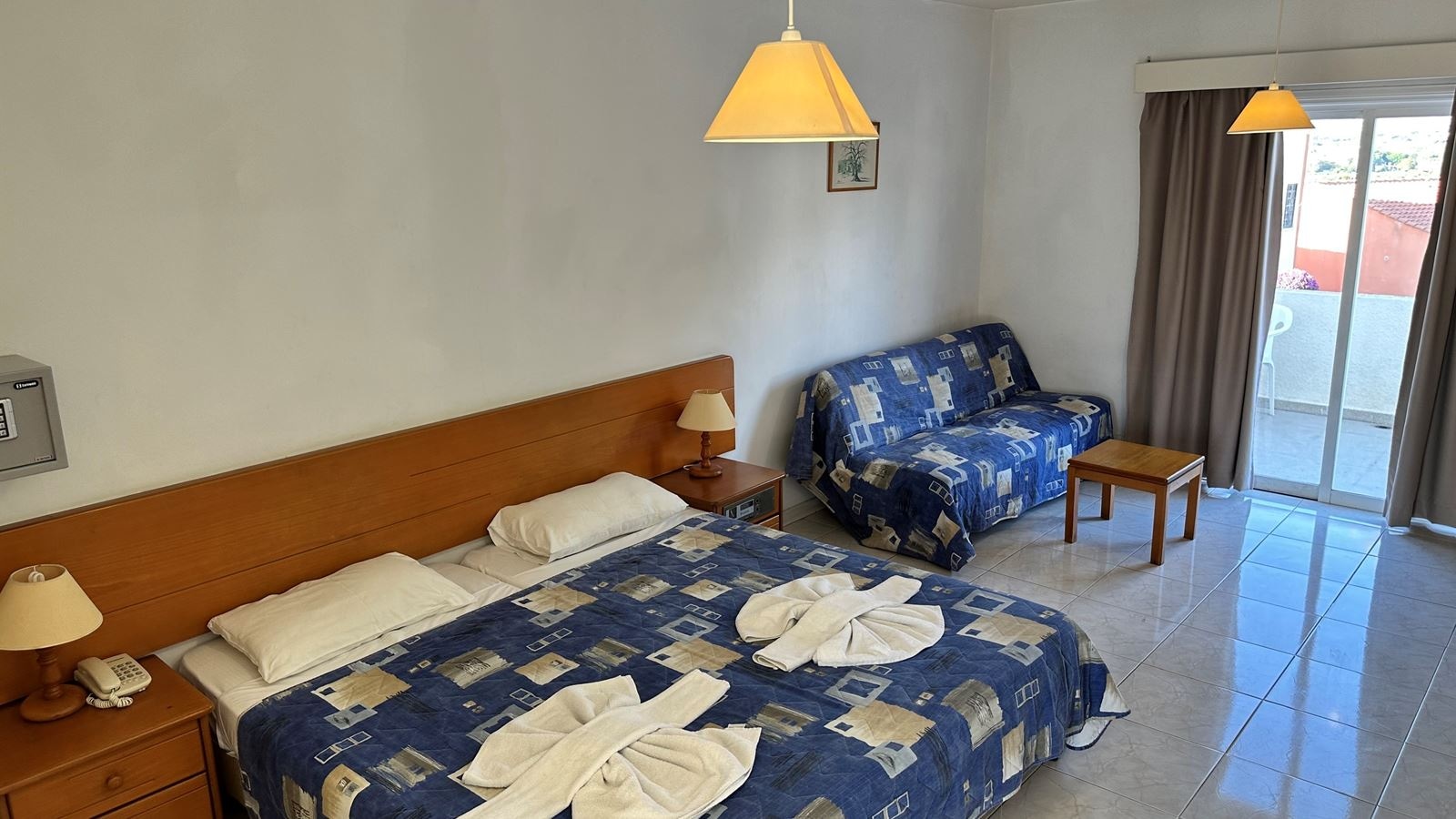 rooms-standard-studio-balcony