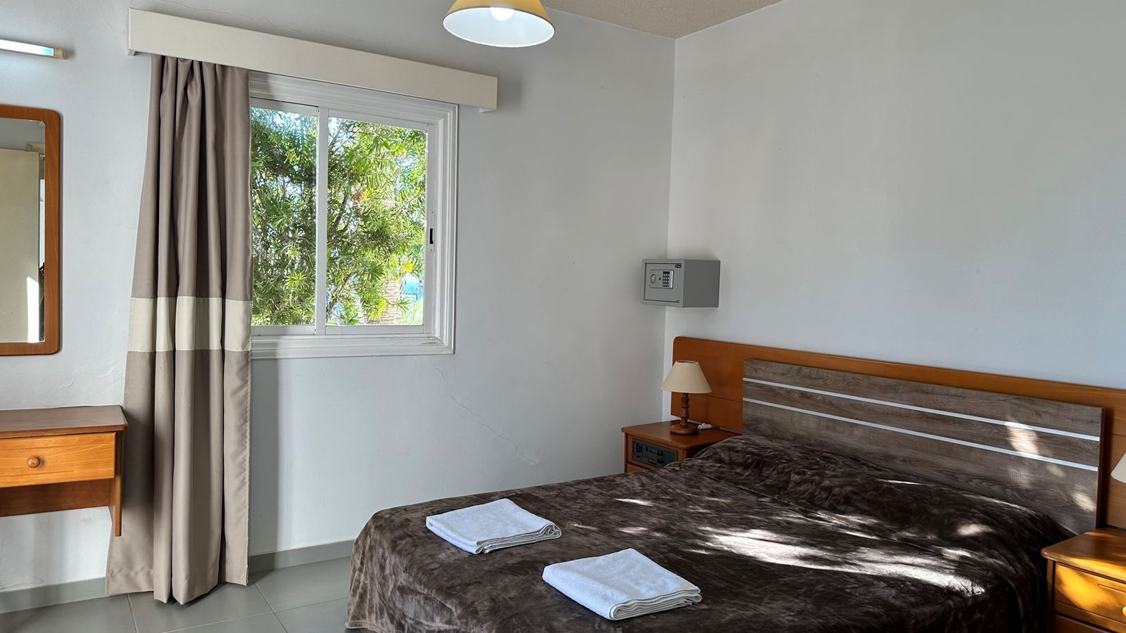 rooms-1-bedroom-standard-apartment-balcony