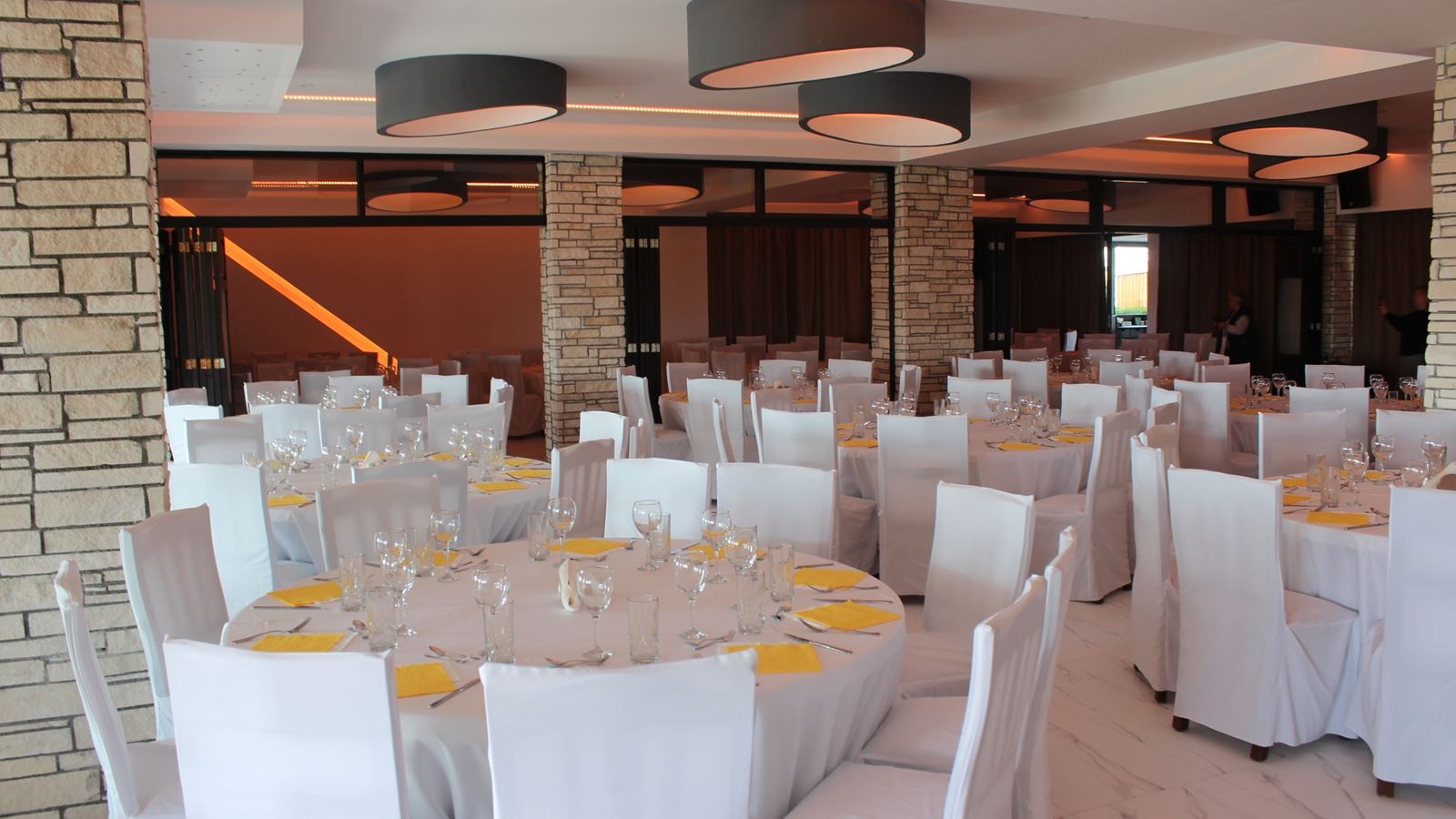 restaurants-main-building