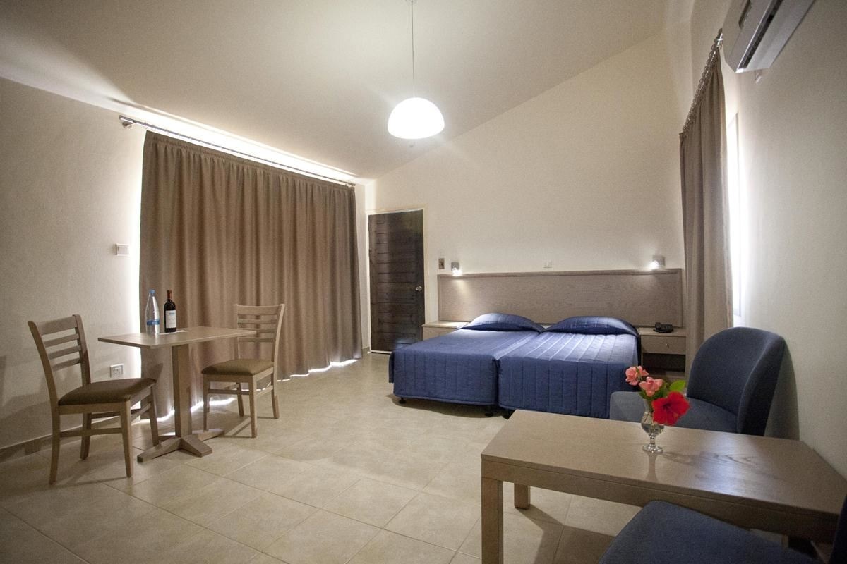 rooms-superior-studio-balcony