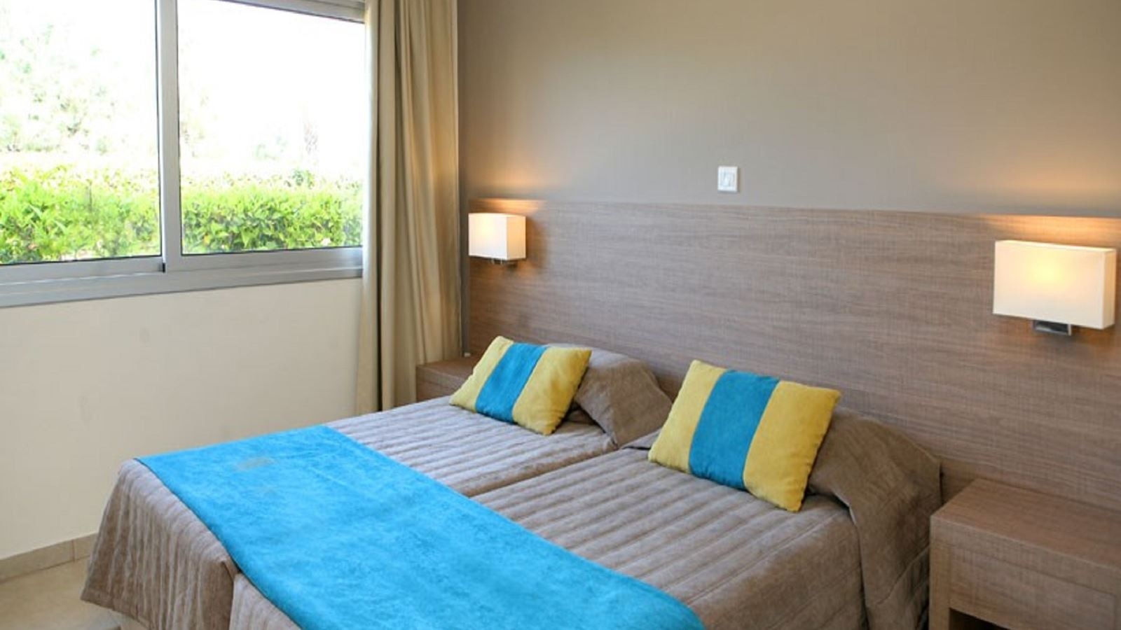 rooms-deluxe-suite-balcony-or-terrace