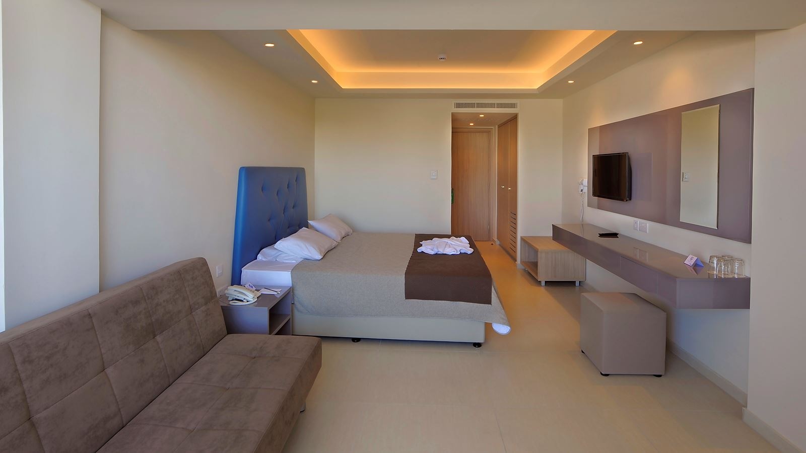 rooms-luxury-room-seaview-balcony