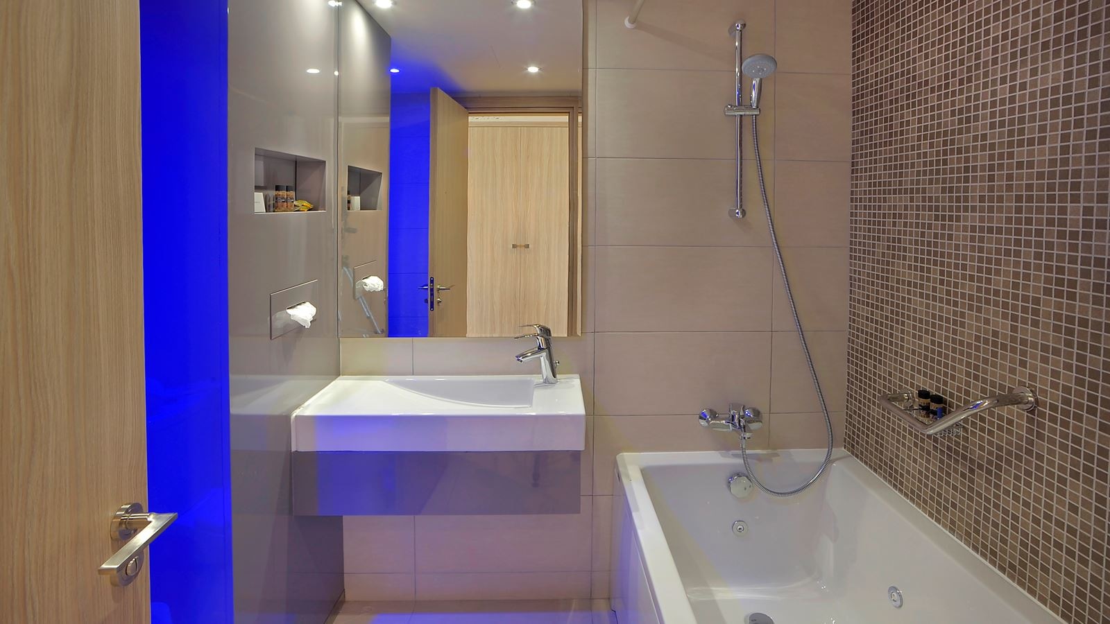 rooms-luxury-room-seaview-balcony