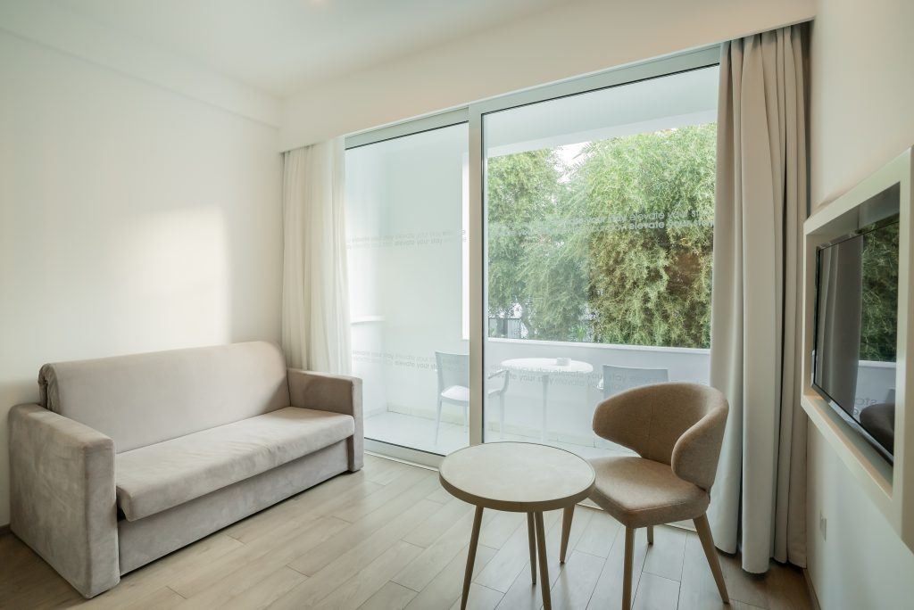 rooms-standard-familyroom-inland-view-balcony-or-terrace