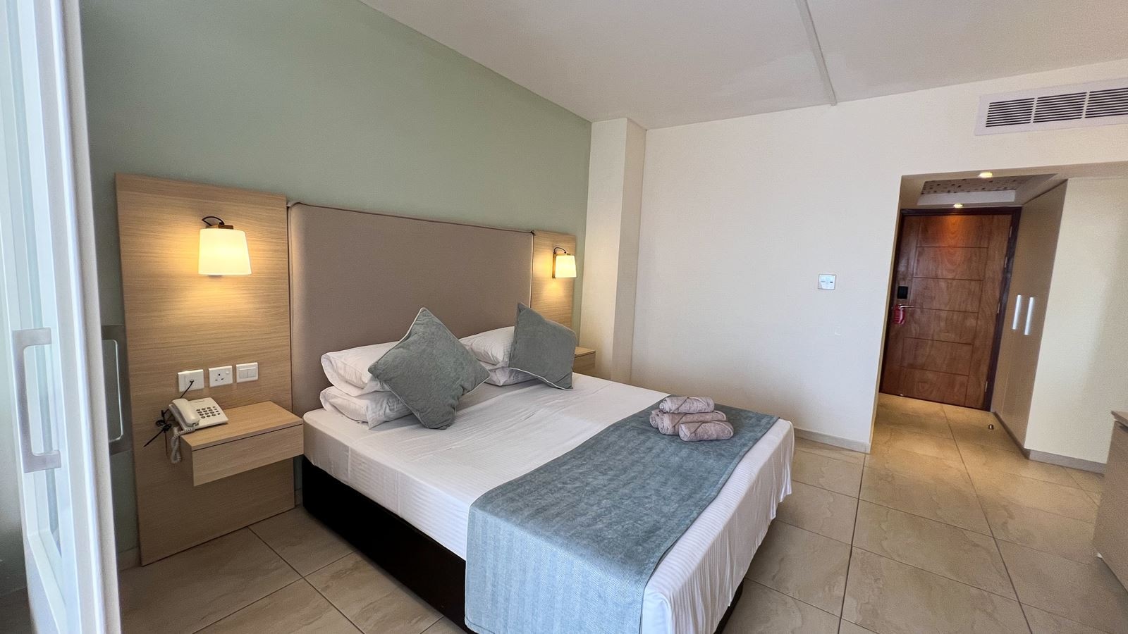 rooms-family-room-balcony-or-terrace