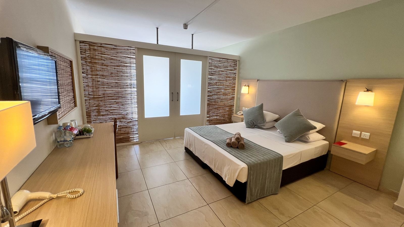 rooms-family-room-balcony-or-terrace