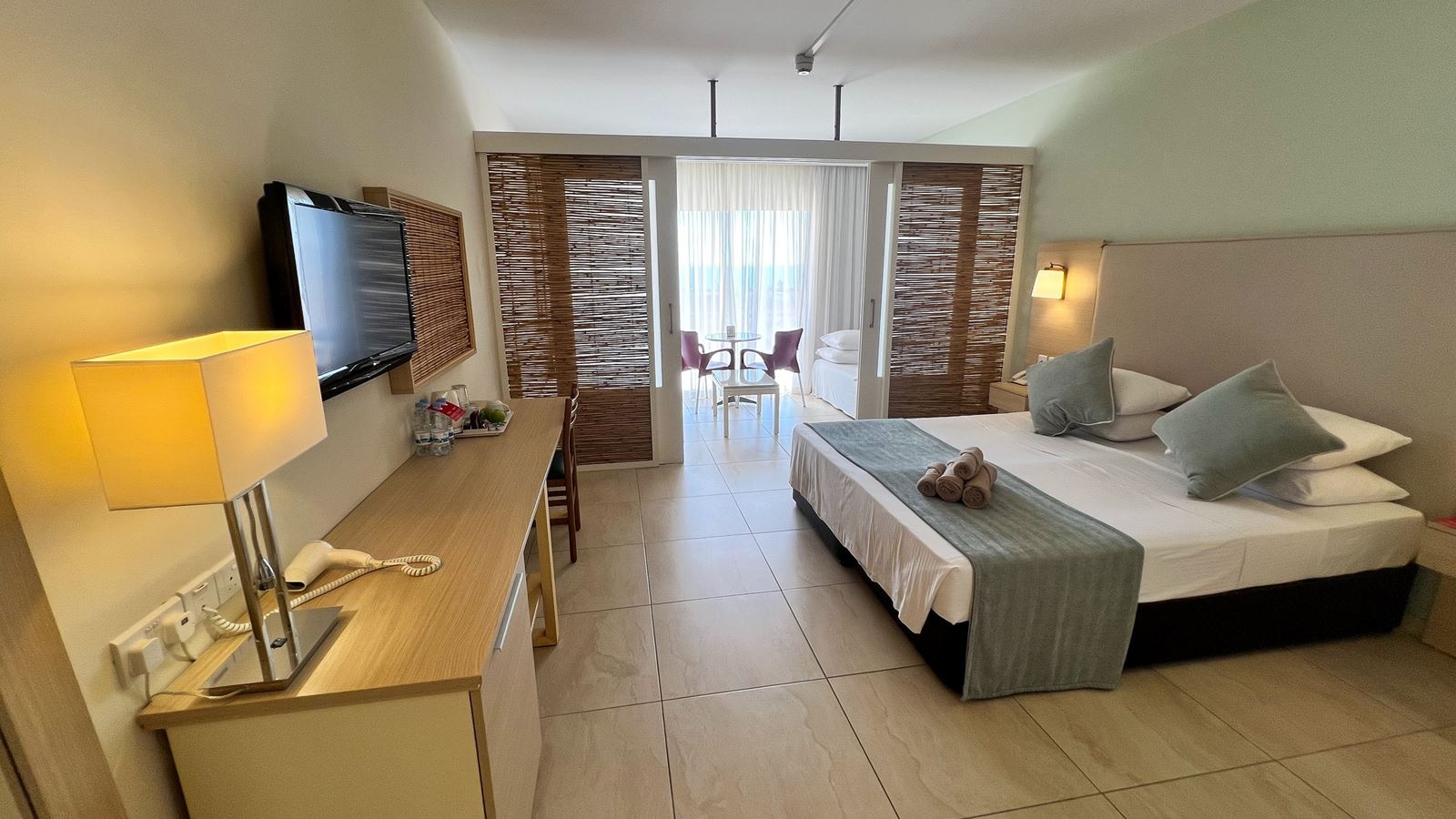 rooms-family-room-sea-view-balcony-or-terrace