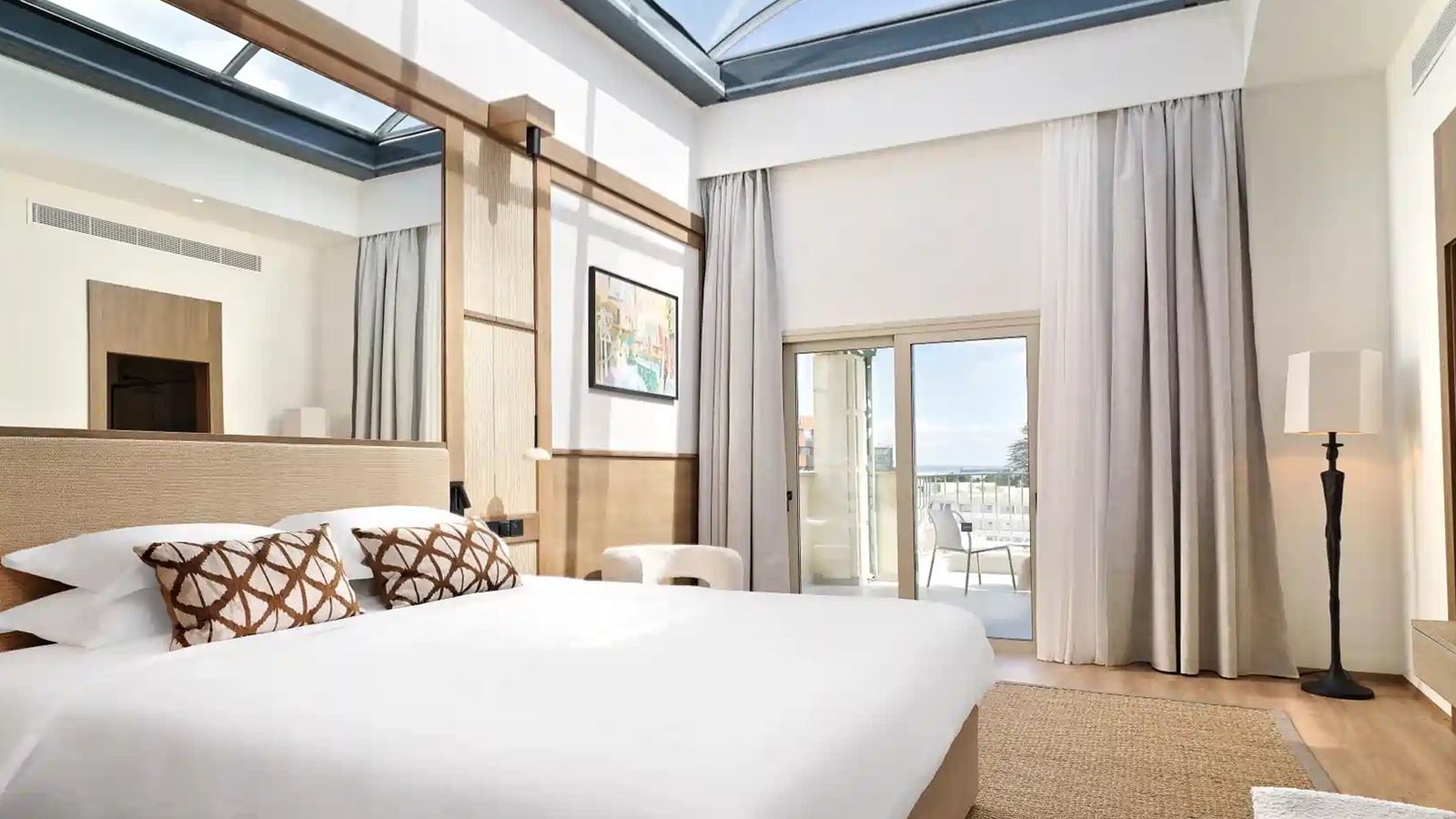 rooms-sky-view-suite-private-jacuzzi-terrace