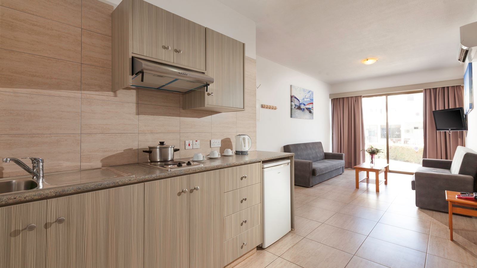 rooms-standard-apartmentinland-view-balcony