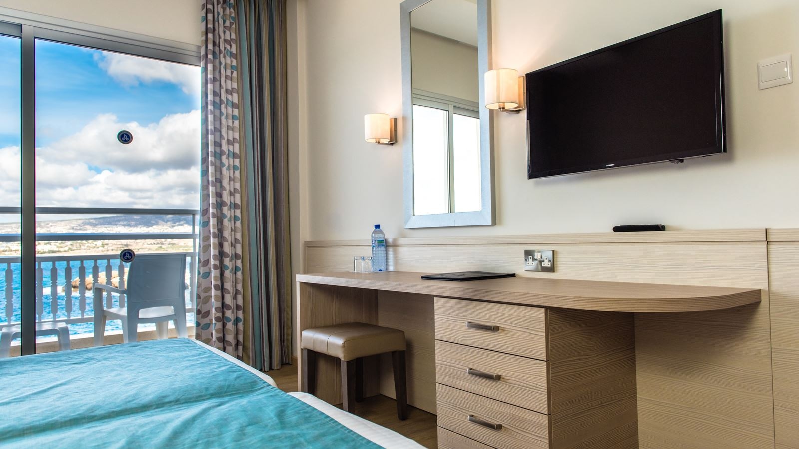 rooms-family-room-sea-view