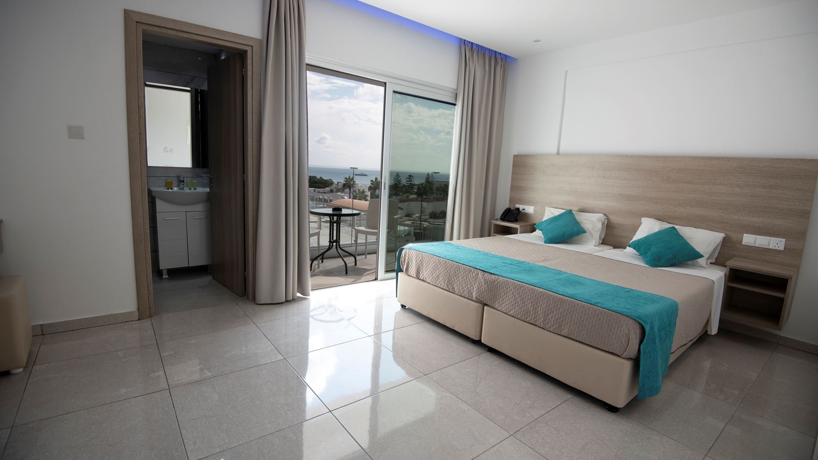 rooms-standard-room-balcony