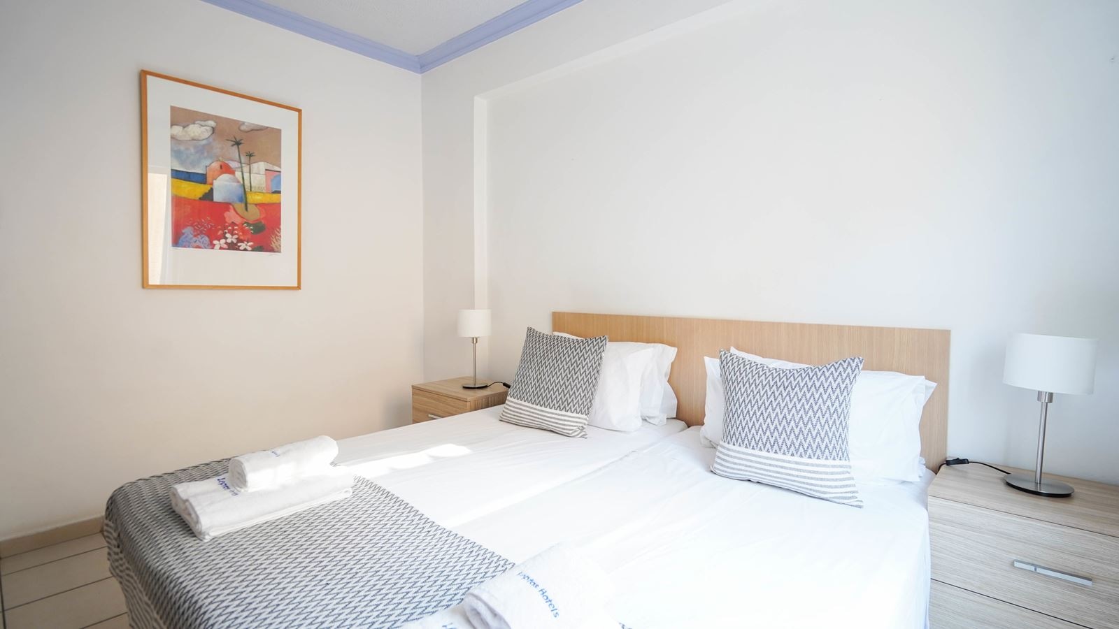 rooms-1-bedroom-standard-apartment--balcony