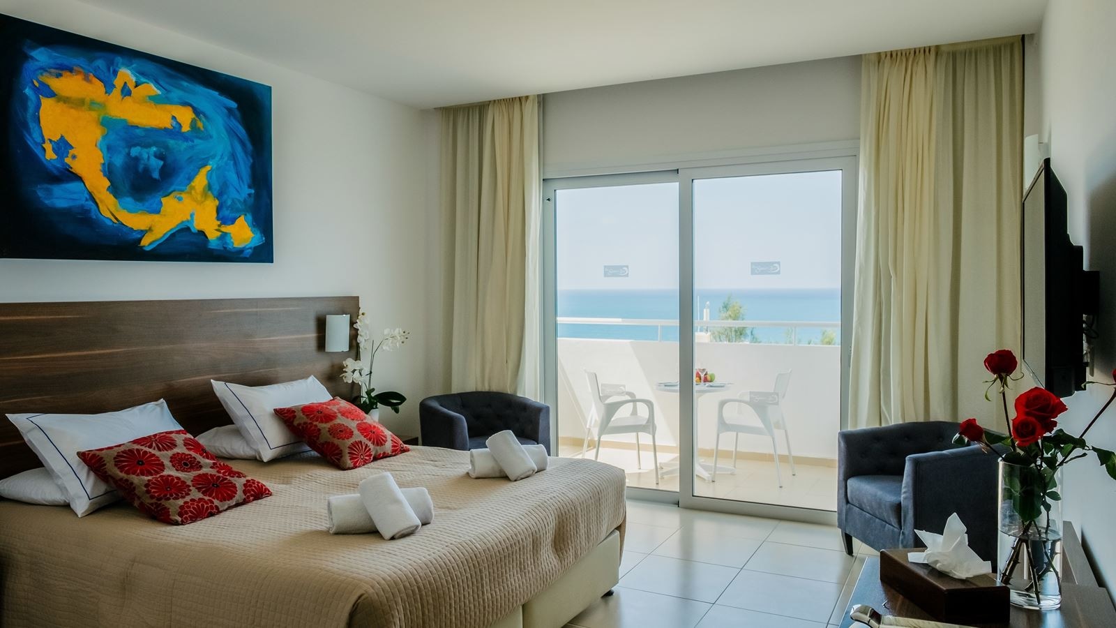 rooms-standard-room-lateralseaview-balcony