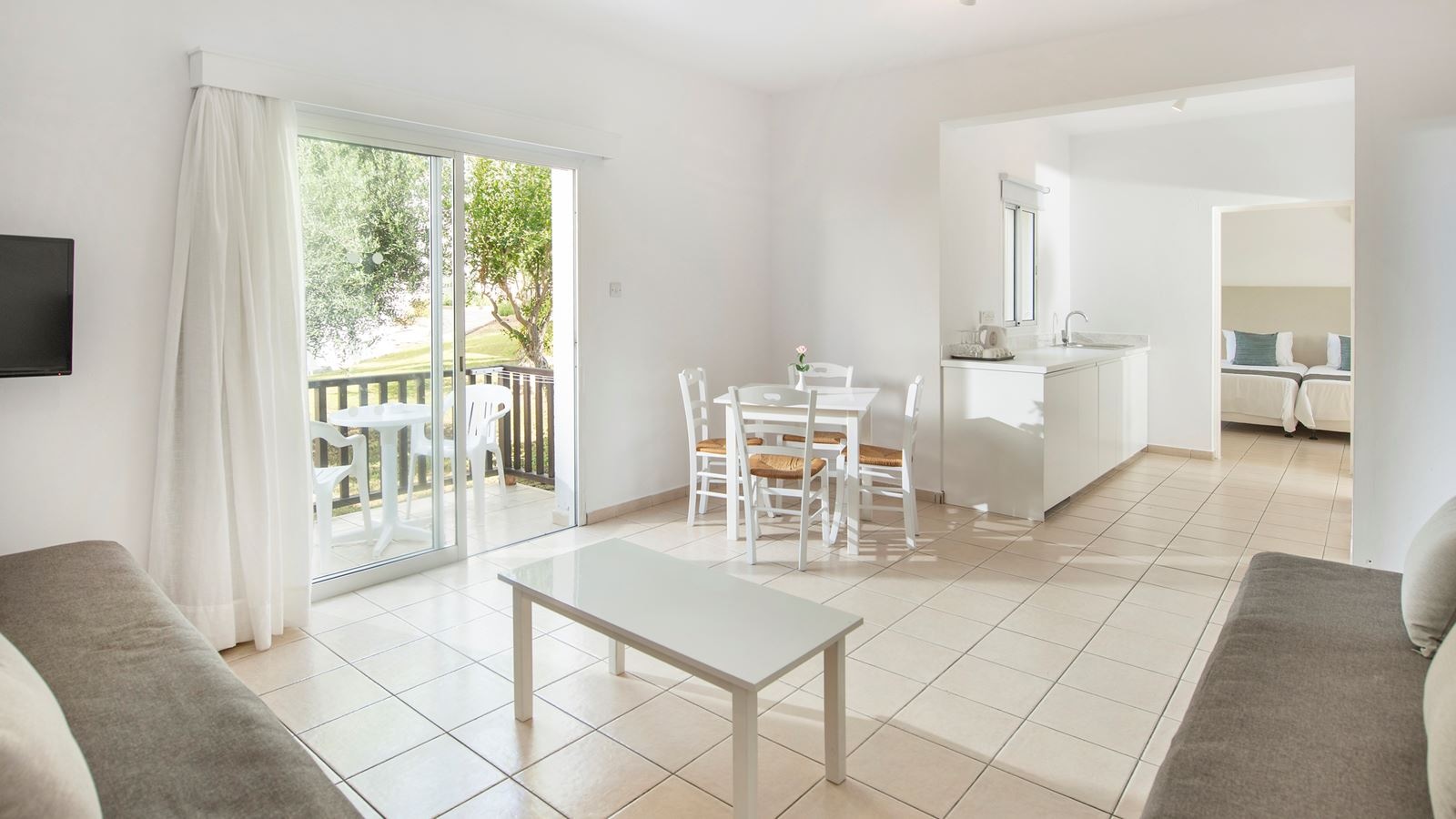 rooms-1-bedroom-apartment-balcony-or-terrace