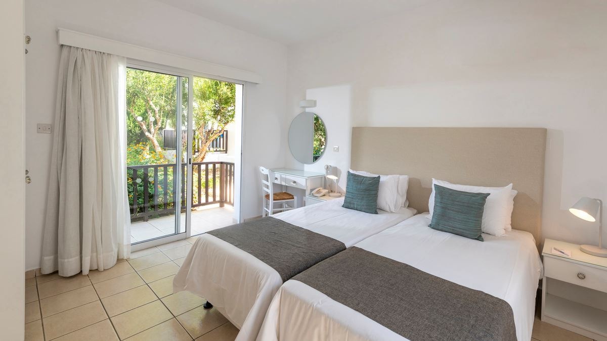 rooms-1-bedroom-apartment-balcony-or-terrace