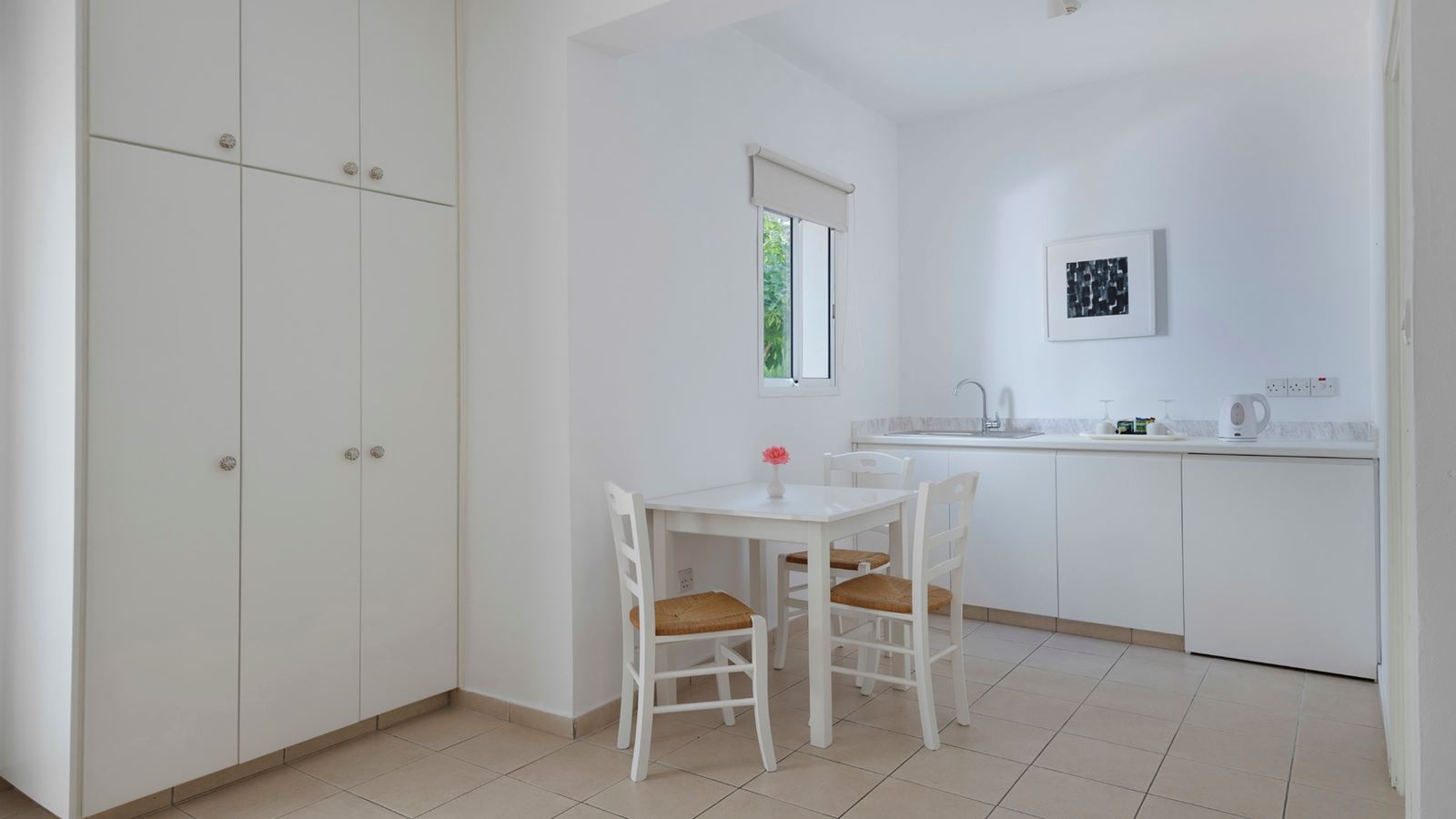 rooms-studio-balcony-or-terrace