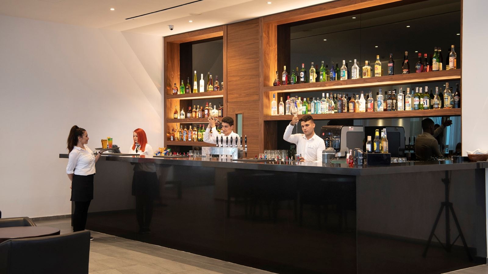 bars-serina-coctail-bar-in-the-lobby-area