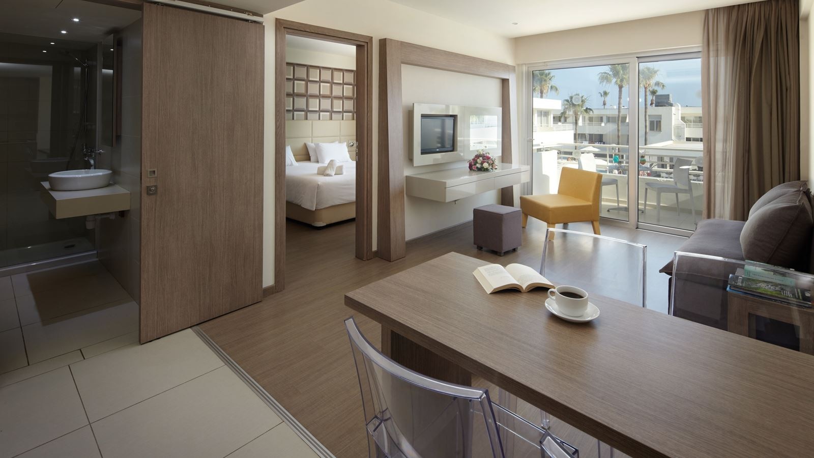 rooms-deluxe-apartment-balcony-or-terrace