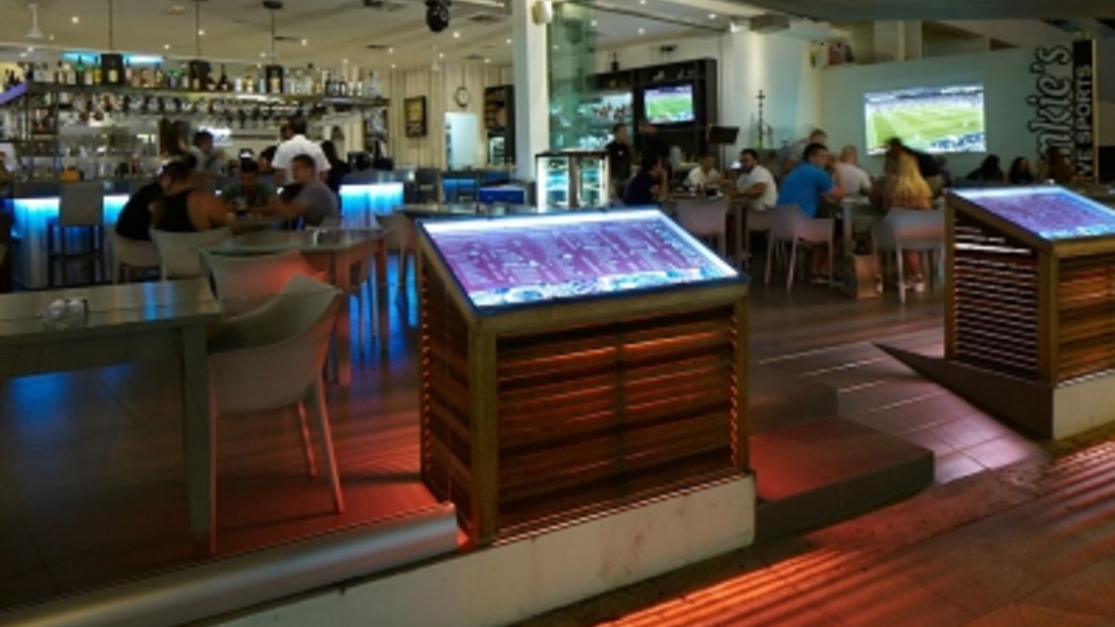 restaurants-frankies-bar--grill