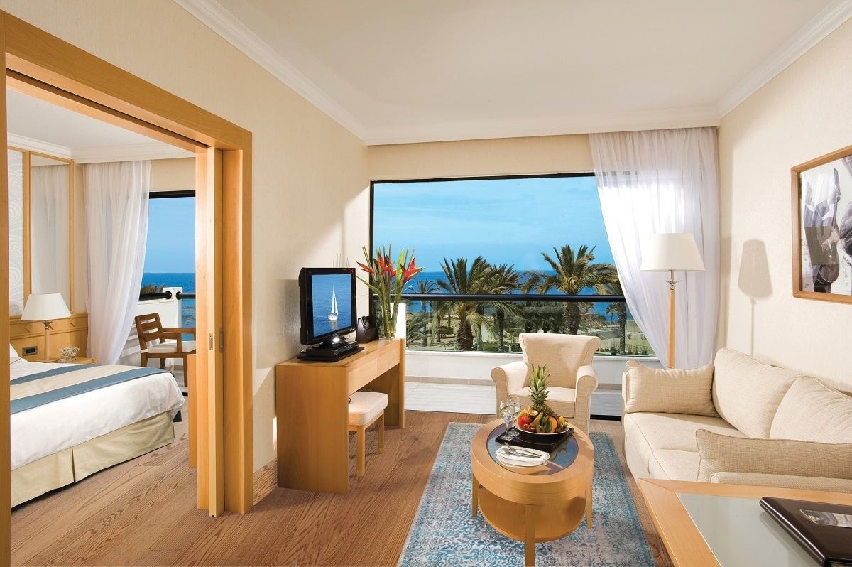 rooms-one-bedroom-suite-seaview