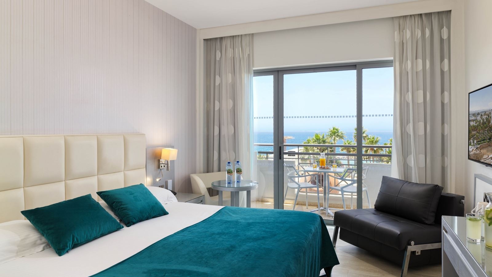 rooms-double-room-pool--seaview