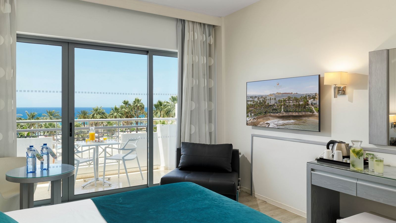 rooms-double-room-pool--seaview