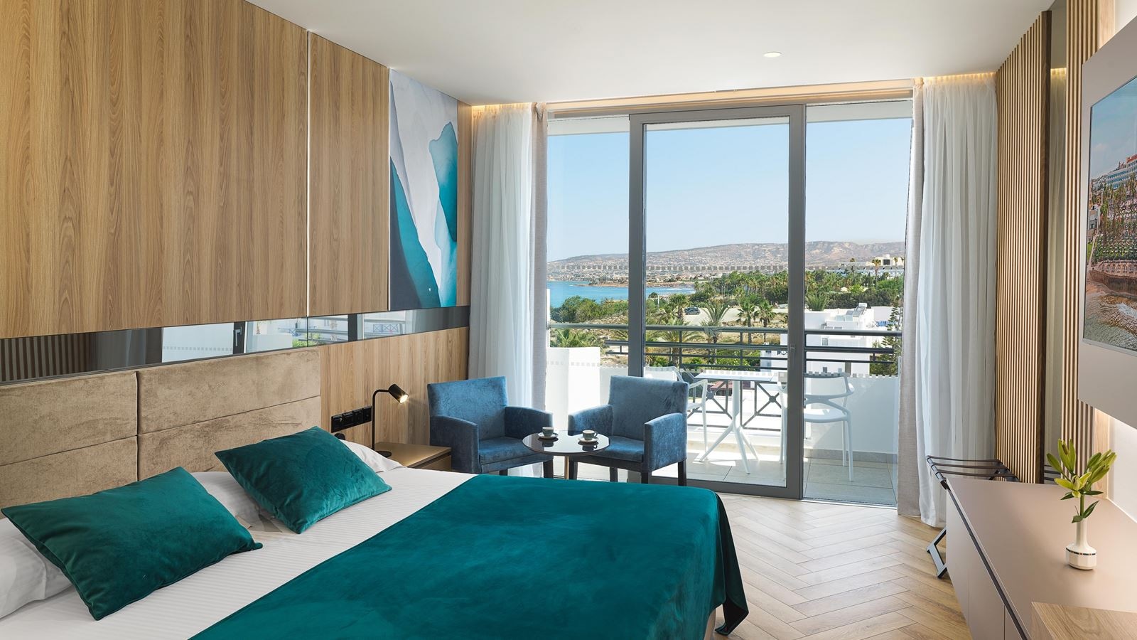 rooms-deluxe-room-side-seaview