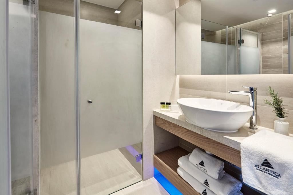 rooms-twin--double-inland-view