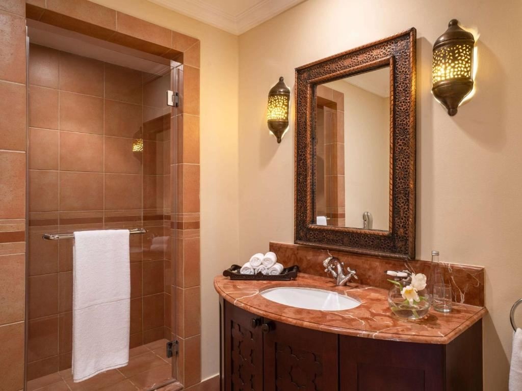 rooms-deluxe-one-bedroom-with-sofa-bed