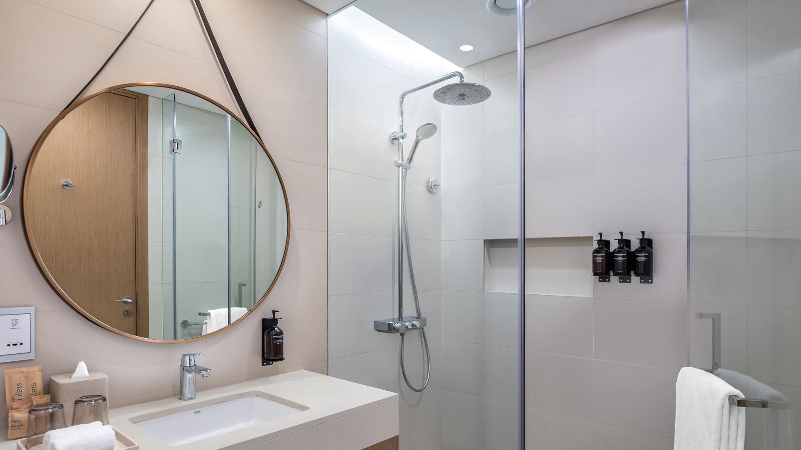 rooms-deluxe-room-twin-with-balcony