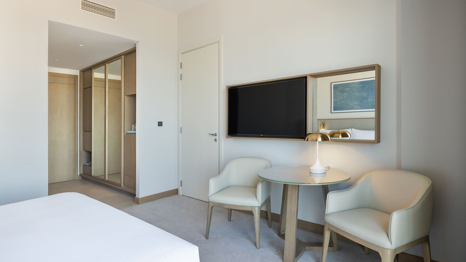 rooms-deluxe-sea-view-room-king-with-balcony