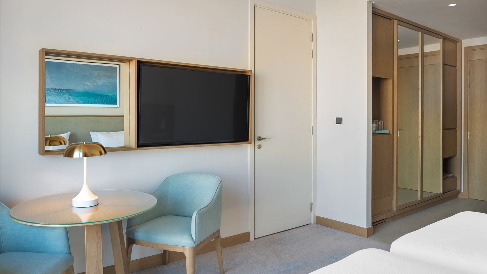 rooms-deluxe-sea-view-room-twin-with-balcony