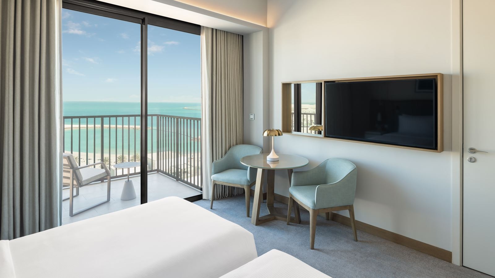 rooms-deluxe-sea-view-room-twin-with-balcony