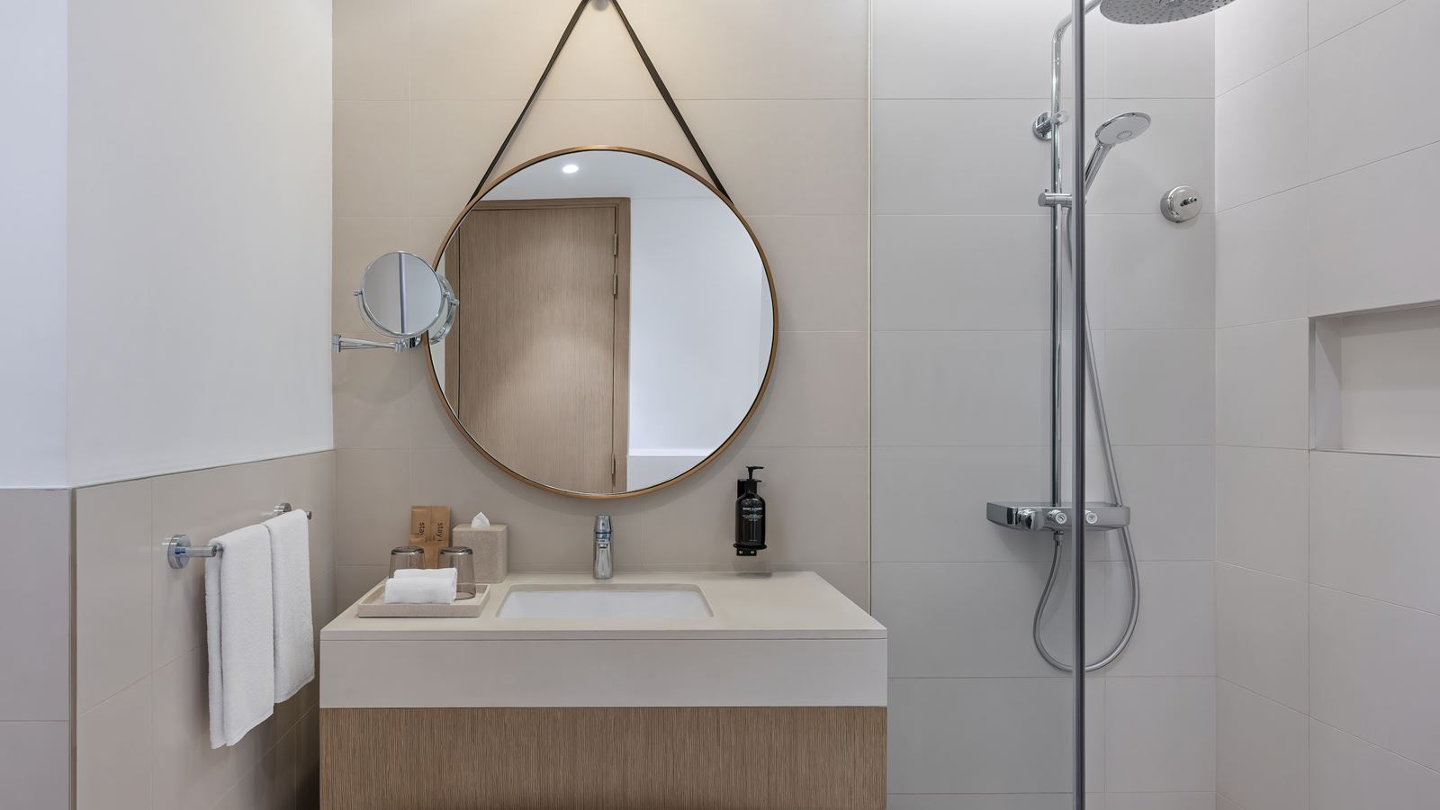 rooms-deluxe-sea-view-room-twin-with-balcony