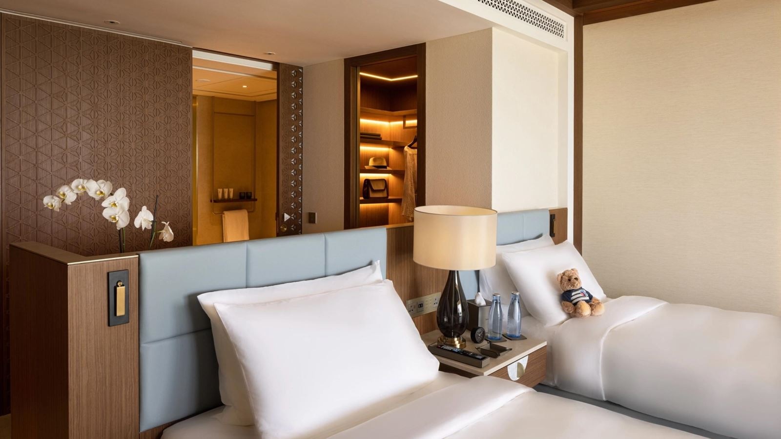 rooms-resort-deluxe-room