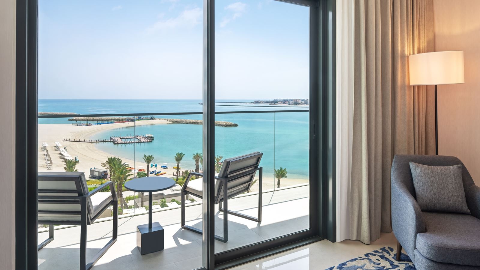 rooms-deluxe-sea-view-suite