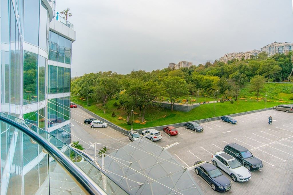 rooms-люкс-с-видом-на-город-и-строящийся-корпус