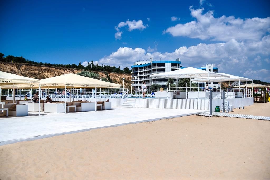 bars-бар-на-пляже