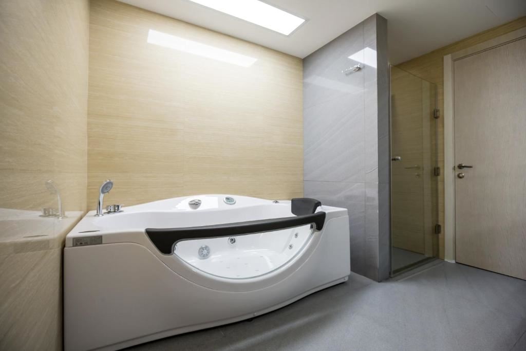 rooms-junior-suite--jacuzzi